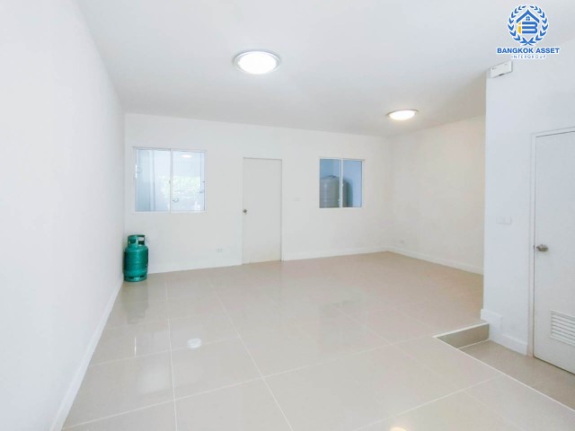 *****ทาวน์เฮ้าส์มือสองย่านสมุทรปราการ ม.พลีโน่ สุขสวัสดิ์ 66 หลังมุม! คุณภาพระดับ AP เนื้อที่มากถึง 18.3 ตร.ว. ฟังก์ชัน 3 ห้องนอน 2 ห้องน้ำ 1 ที่จอดรถ บ้านสภาพดี น่าอยู่สุดๆ บนทำเลดี เชื่อมต่อถนนสุขสวัสดิ์ ใกล้ทางด่วน "เฉลิมมหานคร" ในราคาคุ้ม!